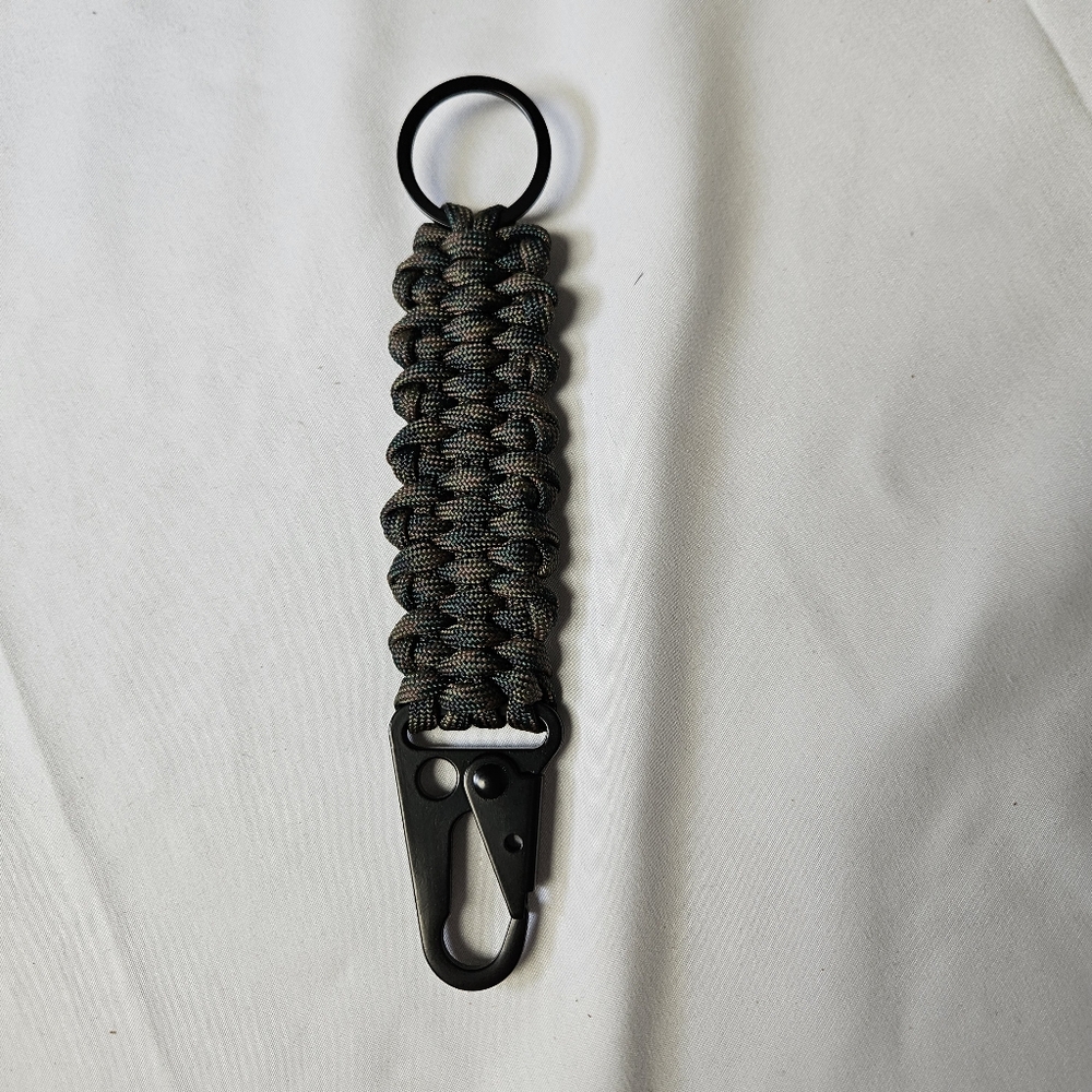 Camouflage 550 Paracord Keychain with‎ Black Clip New